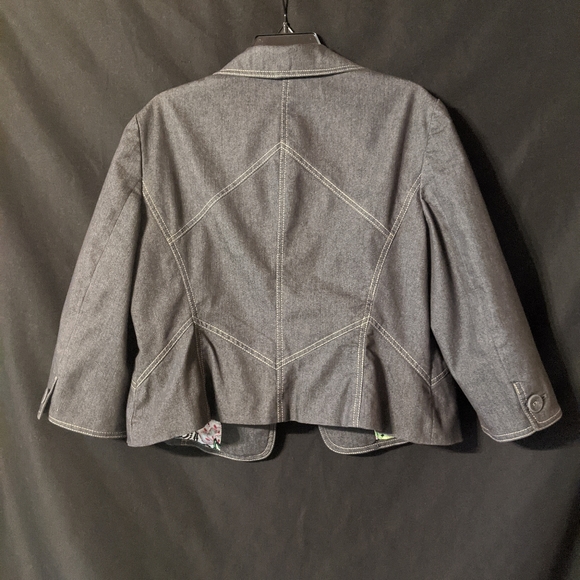 2 piece suit - Picture 3 of 8